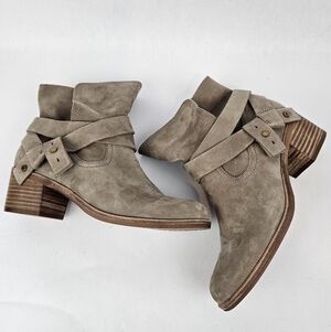UGG Elora Suede Ankle Boots Size 6.5